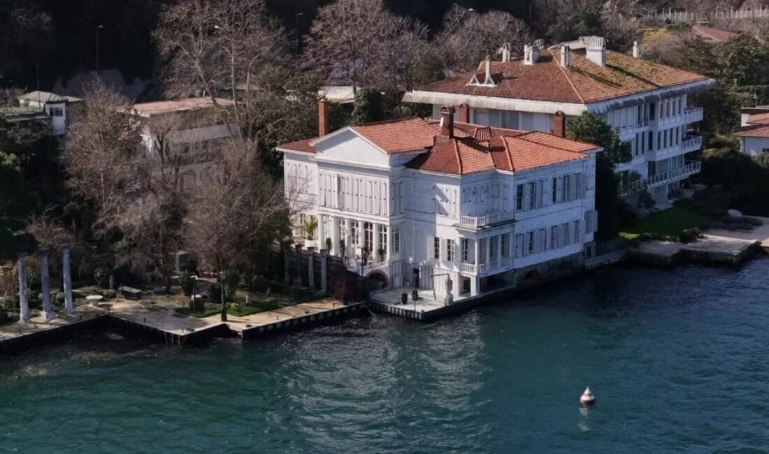 İstanbul Boğazı’nın en dikkat çeken yapılarından biri olan Abud Efendi