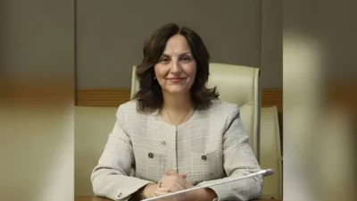 Siyaset sahnesinde uzun yıllara yayılan çalışmalarıyla tanınan Aliye Timisi Ersever,