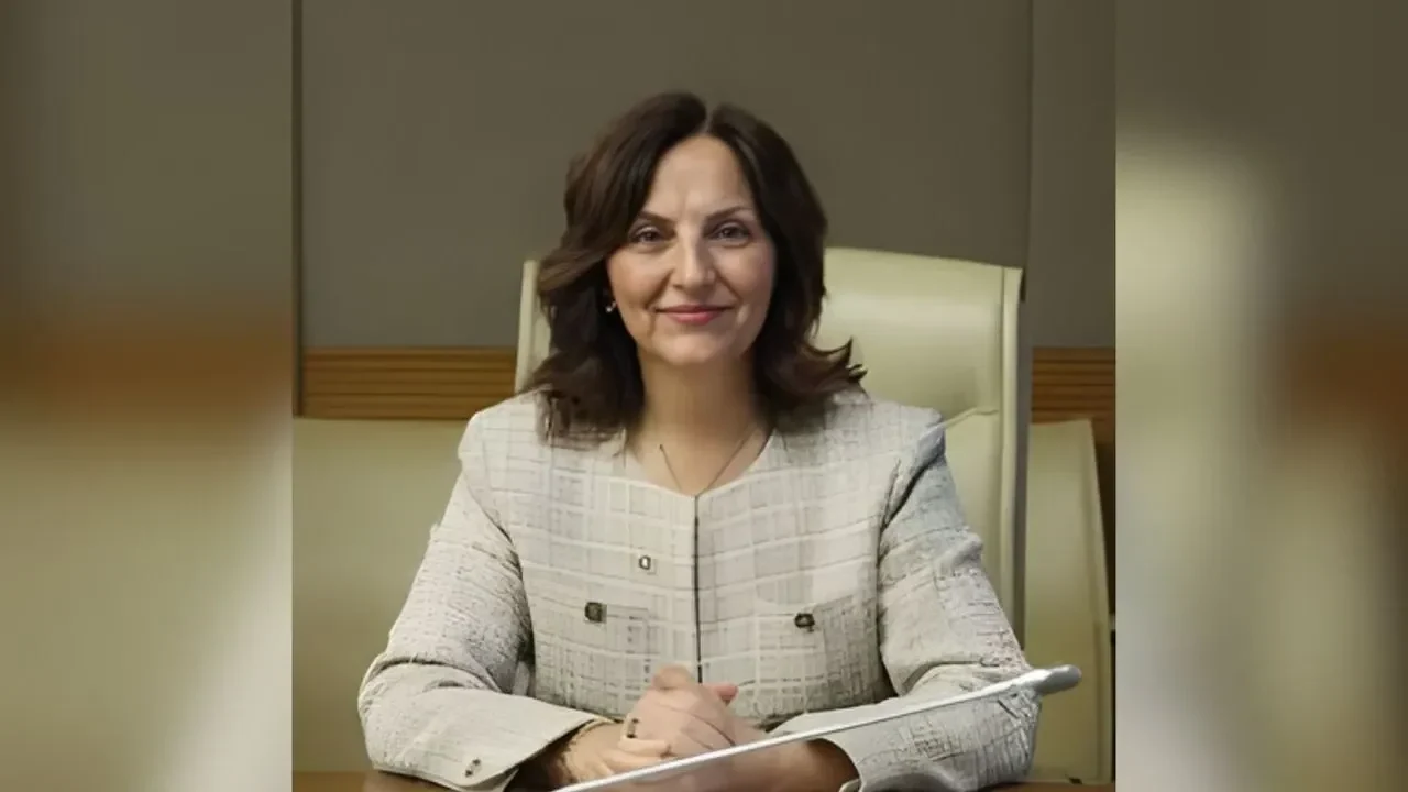 Siyaset sahnesinde uzun yıllara yayılan çalışmalarıyla tanınan Aliye Timisi Ersever,