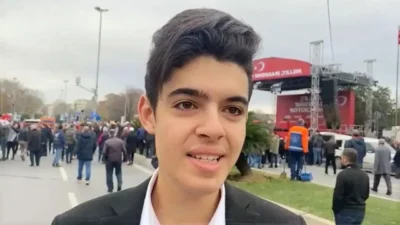 Türkiye’nin yakın siyasi tarihinde hafızalara kazınan bir cümle var: “Her