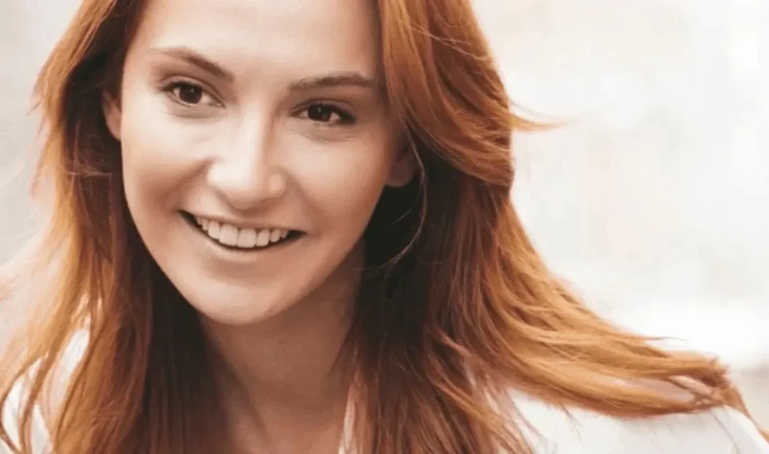 Televizyon dünyasının dikkat çeken isimlerinden Başak Gümülcinelioğlu, uzun bir aranın