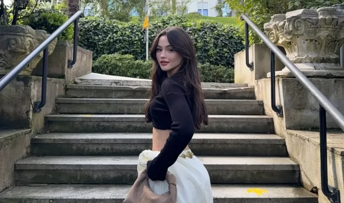 Genç oyuncu Derya Pınar Ak, hem doğal güzelliği hem de