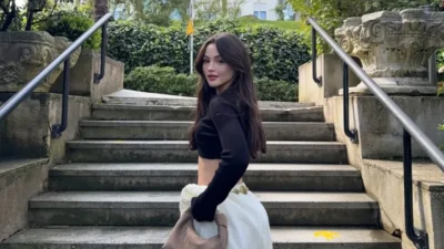 Genç oyuncu Derya Pınar Ak, hem doğal güzelliği hem de