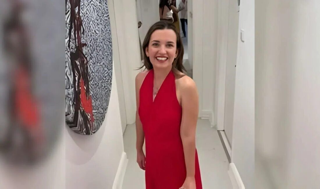 Portre çalışmalarıyla dikkat çeken ressam Duygu Karabaş, sanat ve iş