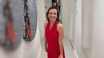 Portre çalışmalarıyla dikkat çeken ressam Duygu Karabaş, sanat ve iş