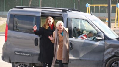 Acil Sağlık Hizmetleri Haftası kapsamında Eskişehir’de düzenlenen trafik kazası tatbikatı,