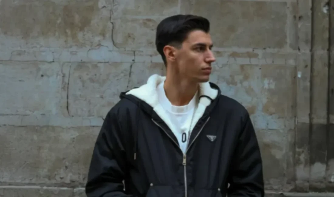 Ligue 1 ekiplerinden Lille forması giyen milli kaleci Berke Özer,