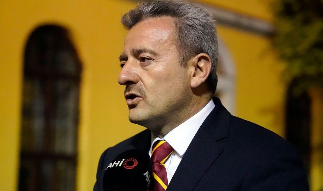 Galatasaray Spor Kulübü’nde üstlendiği Başkan Vekilliği görevi, iş dünyasındaki etkin