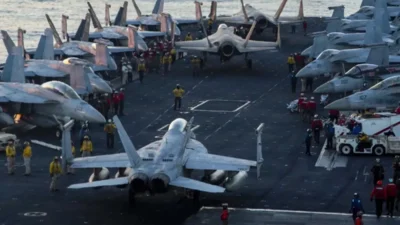 İran Deniz Kuvvetleri Komutanı Tuğamiral Şehram İrani’nin USS Abraham Lincoln