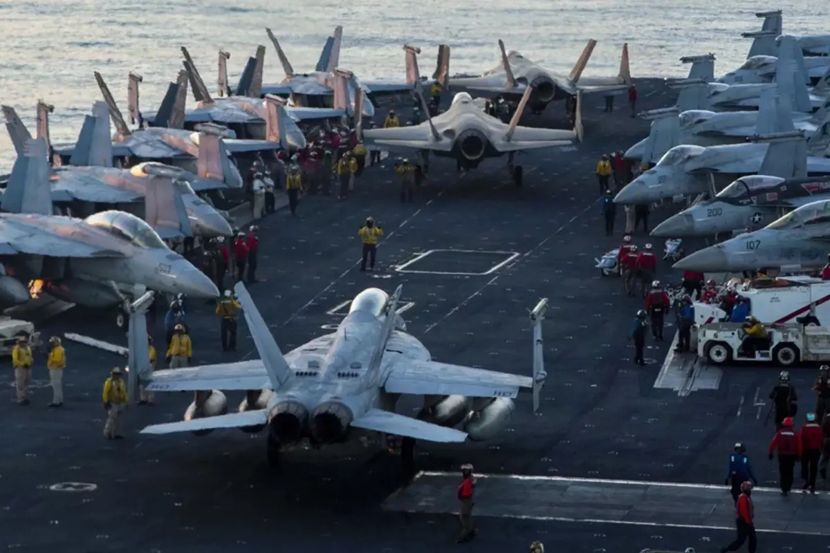 İran Deniz Kuvvetleri Komutanı Tuğamiral Şehram İrani’nin USS Abraham Lincoln