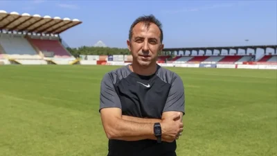 Süper Lig temsilcisi Çaykur Rizespor, teknik direktör İlhan Palut ile