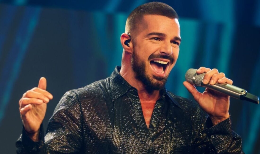 Latin pop müziğinin dünyaca ünlü ismi Ricky Martin, uzun bir