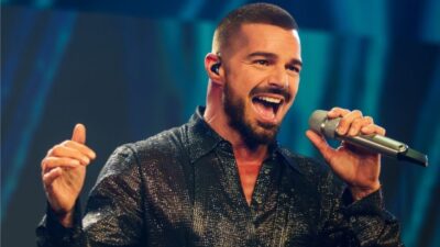 Latin pop müziğinin dünyaca ünlü ismi Ricky Martin, uzun bir