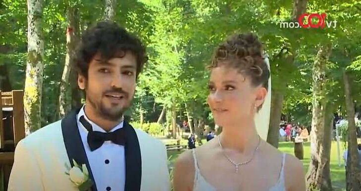 Türk televizyon ve tiyatro dünyasının dikkat çeken isimlerinden Ece Çeşmioğlu,