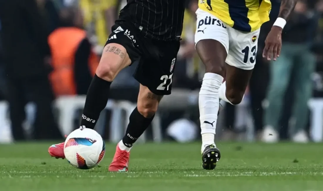 Süper Lig’de şampiyonluk yarışını yakından ilgilendiren Fenerbahçe–Beşiktaş derbisi için geri