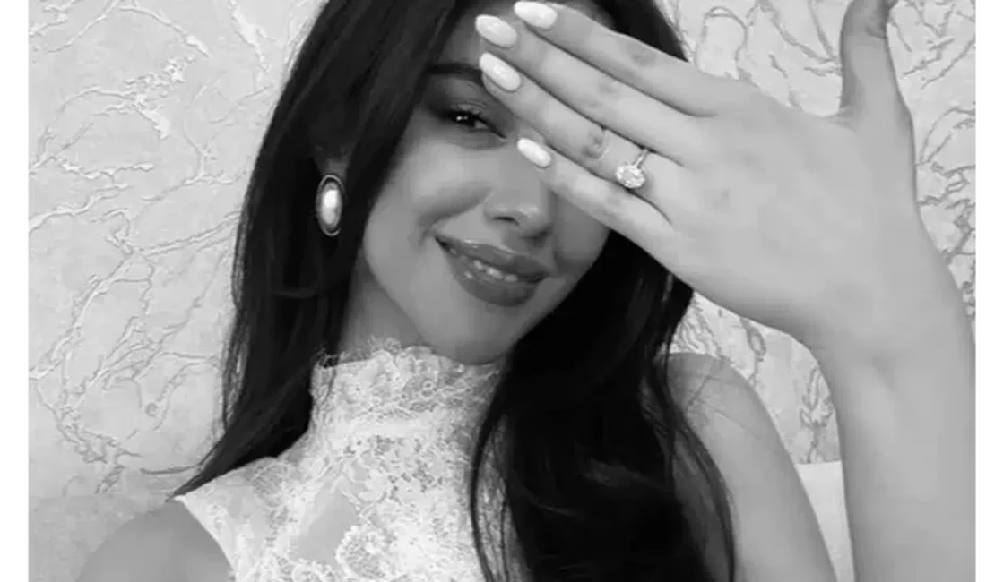 2022 yılında Miss Turkey tacını takarak adını geniş kitlelere duyuran