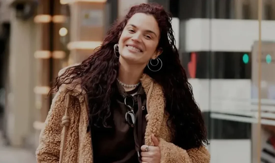 Son dönemde sağlık sorunlarıyla gündemden düşmeyen oyuncu Aslı Bekiroğlu, peş