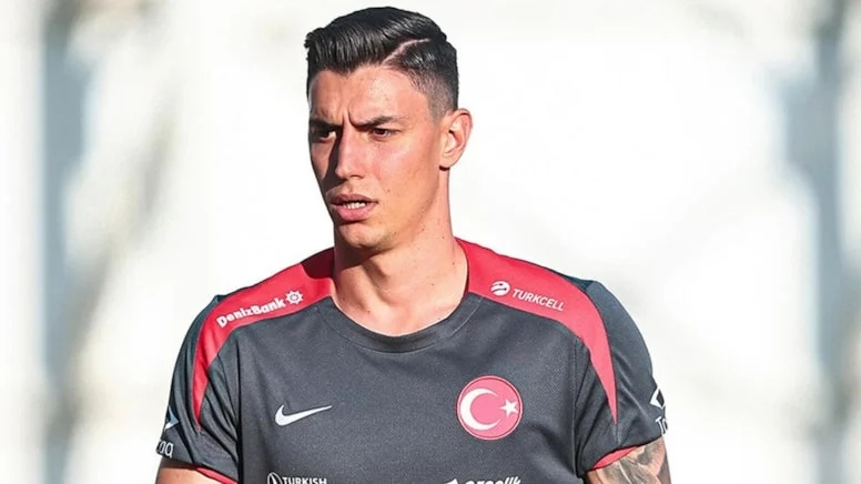 Milli kaleci Berke Özer, özel hayatıyla gündeme geldi. Fransa Ligue