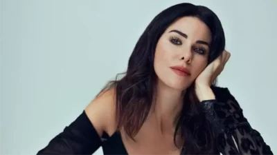 Televizyon dünyasının köklü isimlerinden Defne Samyeli, İzzet Çapa’nın sunumuyla ekranlara