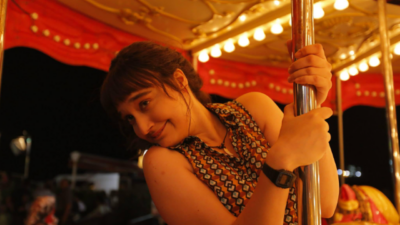 Türk komedi sinemasının dikkat çeken yapımlarından Deliha, saf ve deli