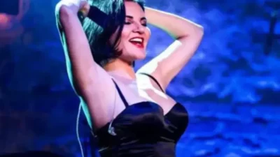 “Sen Orda Yoksun”, “Denize Bıraksam” ve “Bi Seni Konuşurum” gibi