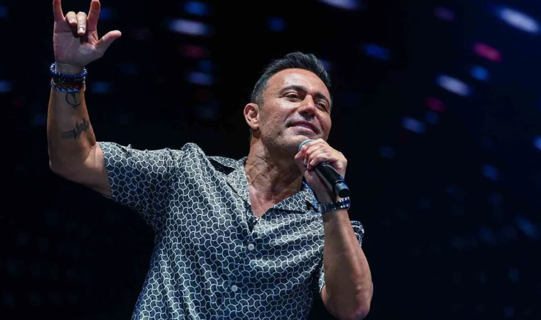 Türk pop müziğinin önemli isimlerinden Mustafa Sandal hakkında sosyal medyada