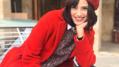 Türk televizyon dünyasının sevilen isimlerinden Nehir Erdoğan, hem kariyeri hem