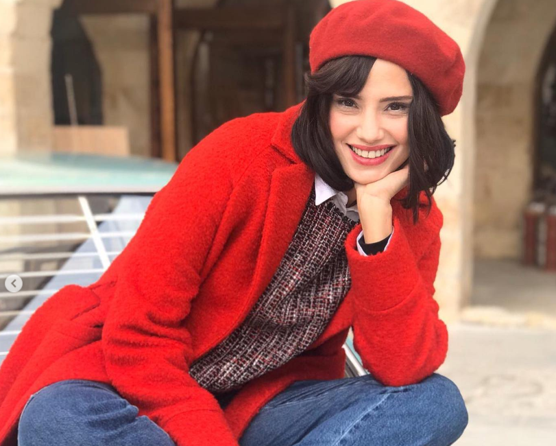 Türk televizyon dünyasının sevilen isimlerinden Nehir Erdoğan, hem kariyeri hem