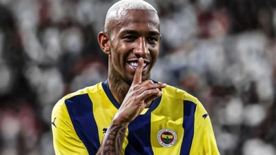 Fenerbahçe’nin yıldız futbolcusu Anderson Talisca’nın transfer durumu, hem Türkiye’de hem