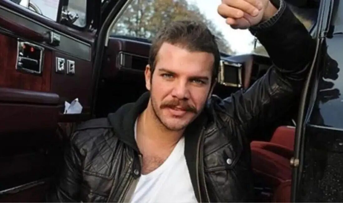 Türk televizyon tarihine damga vuran dizilerden Yaprak Dökümünde canlandırdığı Oğuz