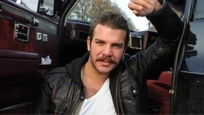 Türk televizyon tarihine damga vuran dizilerden Yaprak Dökümünde canlandırdığı Oğuz