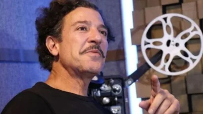 Türk sanat dünyasının köklü ailelerinden birine mensup olan Toprak Sergen,