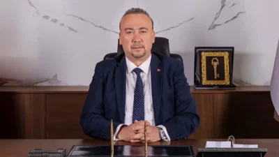 Rüşvet ve usulsüzlük iddiaları kapsamında yürütülen soruşturma, Uşak’ta siyasetin gündemini