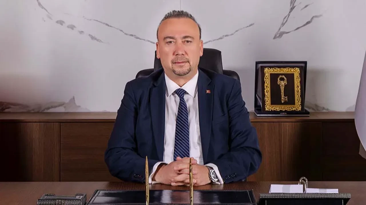 Rüşvet ve usulsüzlük iddiaları kapsamında yürütülen soruşturma, Uşak’ta siyasetin gündemini