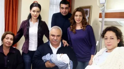 Türk televizyon tarihine damga vuran yapımlardan biri olan Yaprak Dökümü